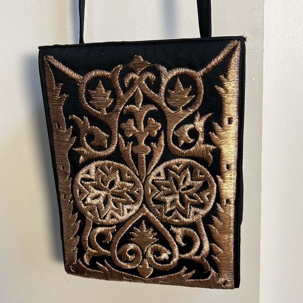 DONNA KARAN Embroidered purse, dress up or down